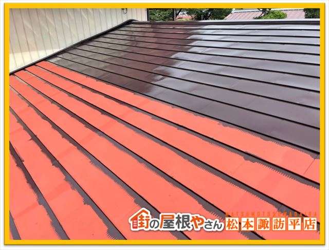 諏訪市アパート屋根塗装　中塗り